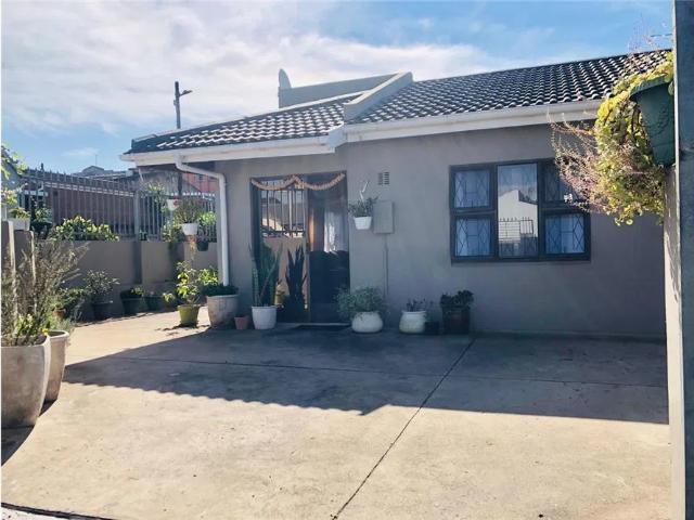 3 Bedroom House For Sale in Woodview