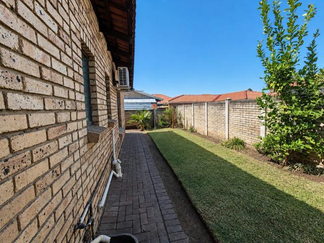 3 Bedroom House For Sale in Waterval East