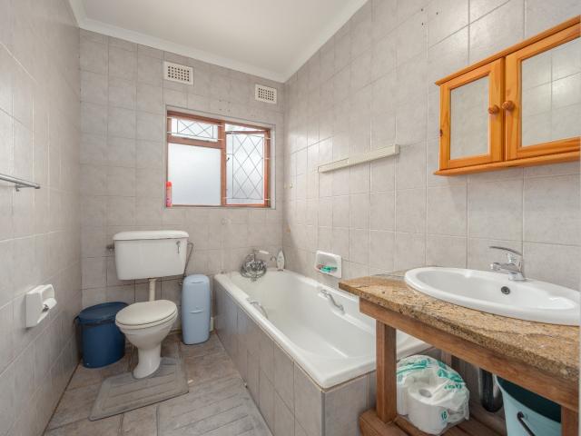 3 Bedroom House For Sale in Waterfall