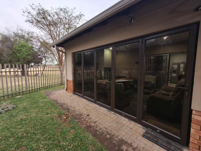 3 Bedroom House For Sale in Waterkloof