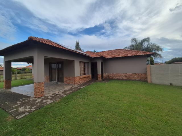 3 Bedroom House For Sale in Waterkloof East