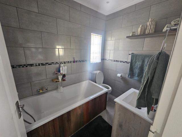3 Bedroom House For Sale in Waterkloof East