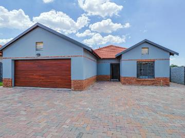 3 Bedroom House For Sale in Waterkloof East