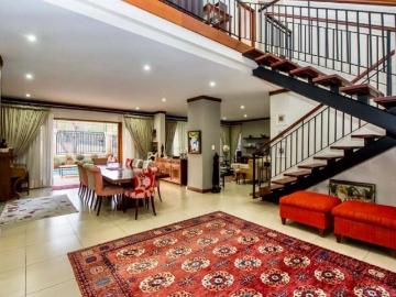 3 Bedroom House For Sale in Waterkloof Ridge
