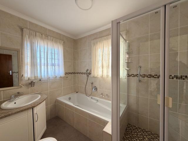3 Bedroom House For Sale in Wavecrest