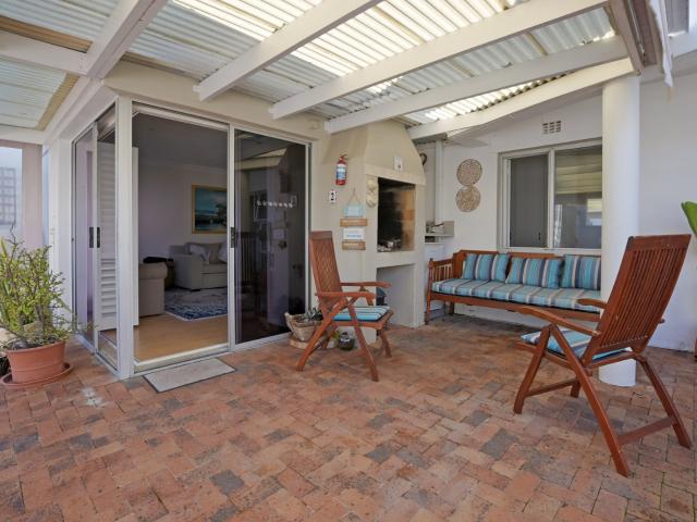 3 Bedroom House For Sale in Waves Edge