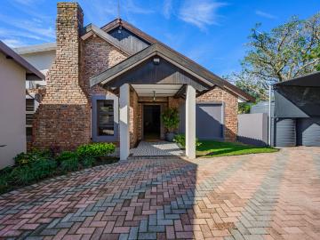 3 Bedroom House For Sale in Weybridge Park