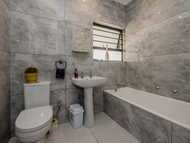 3 Bedroom House For Sale in Weltevreden Park