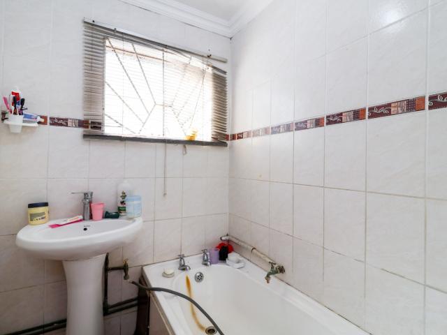 3 Bedroom House For Sale in Westbury