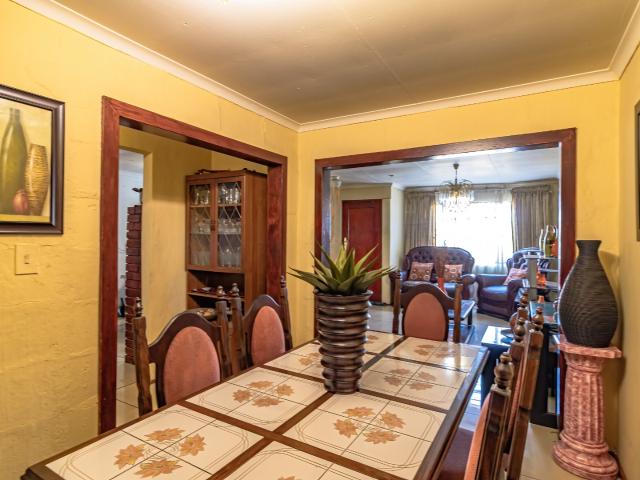 3 Bedroom House For Sale in Westbury