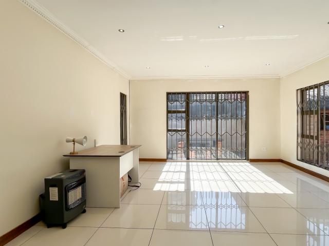 3 Bedroom House For Sale in Westdene