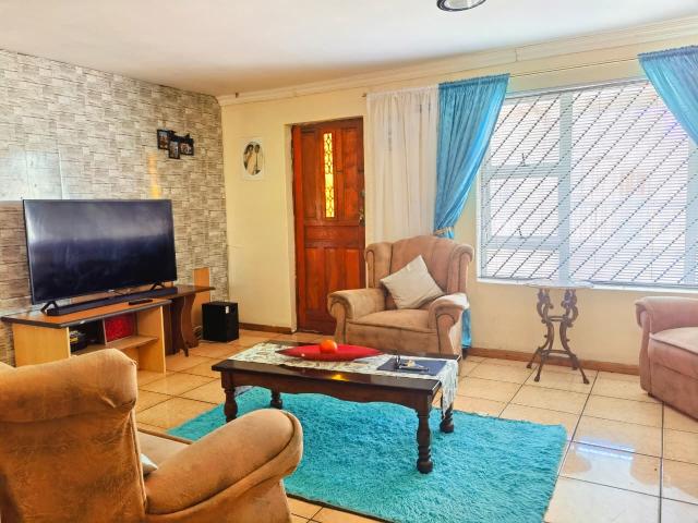 3 Bedroom House For Sale in Westridge