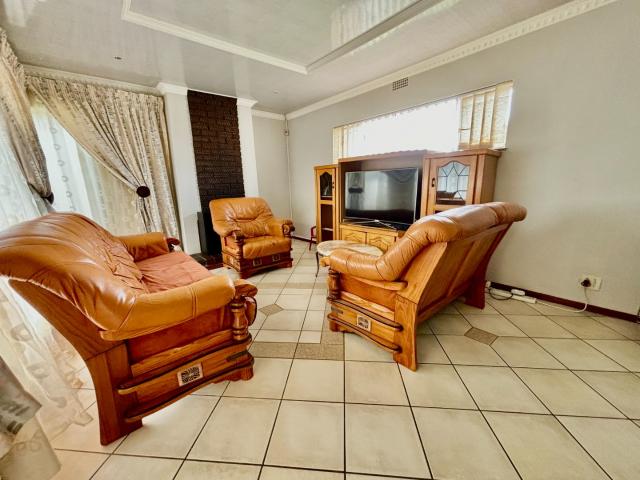 3 Bedroom House For Sale in Witpoortjie