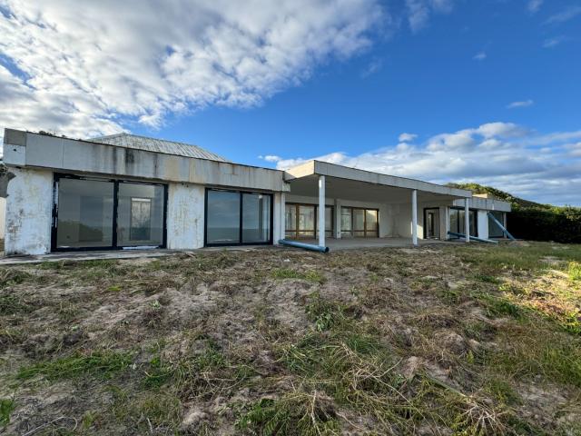 3 Bedroom House For Sale in Wilderness Central