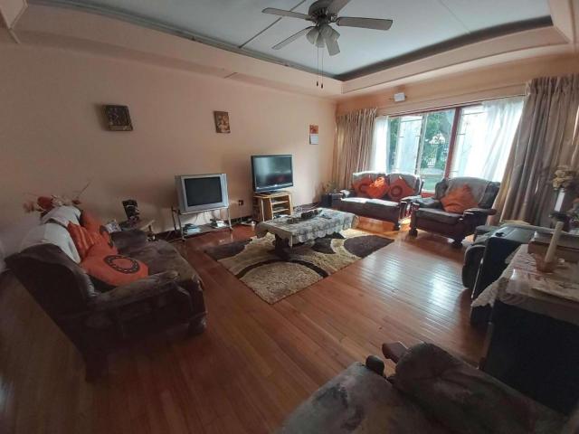 3 Bedroom House For Sale in Top Town