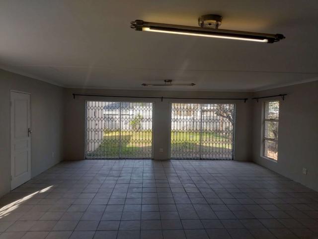 3 Bedroom House For Sale in Top Town