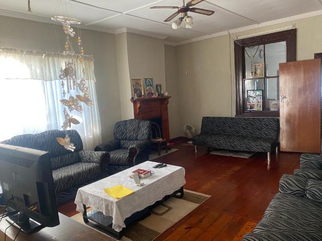 3 Bedroom House For Sale in Top Town