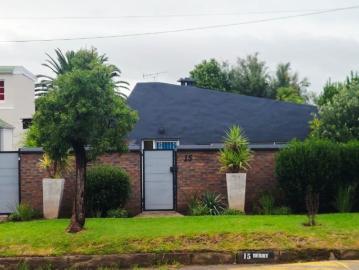 3 Bedroom House For Sale in Top Town