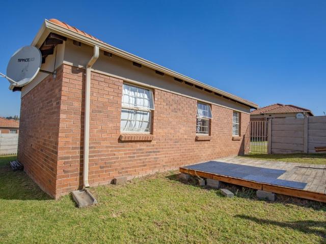 3 Bedroom House For Sale in Thatch Hill Estate