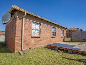 3 Bedroom House For Sale in Thatch Hill Estate
