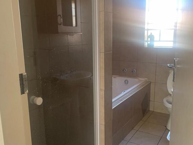 3 Bedroom House For Sale in Thatch Hill Estate