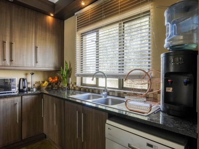 3 Bedroom House For Sale in Thatchfield Close