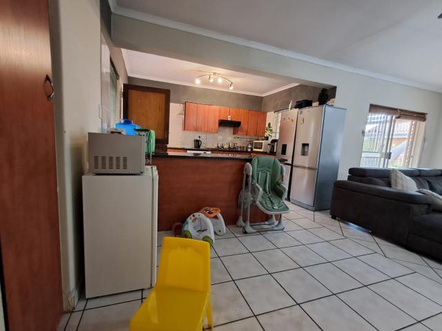 3 Bedroom House For Sale in Thatchfield Estate