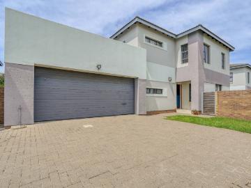 3 Bedroom House For Sale in Thatchfield Estate