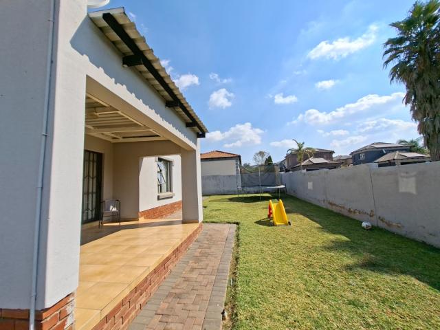 3 Bedroom House For Sale in Thatchfield Estate