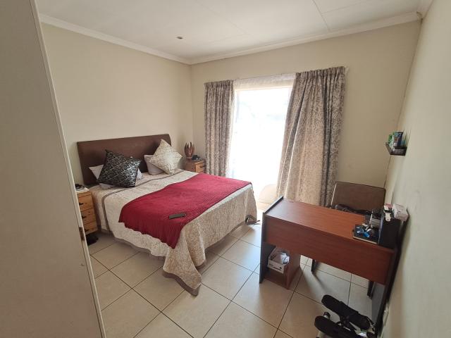 3 Bedroom House For Sale in Thatchfield Estate
