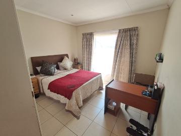 3 Bedroom House For Sale in Thatchfield Estate