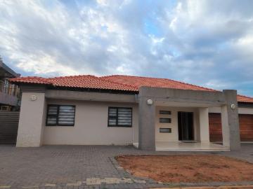 3 Bedroom House For Sale in The Orchards