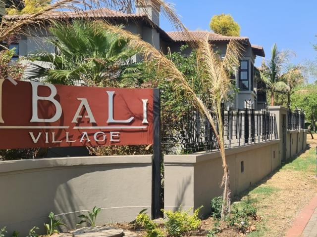 3 Bedroom House For Sale in The Islands Estates
