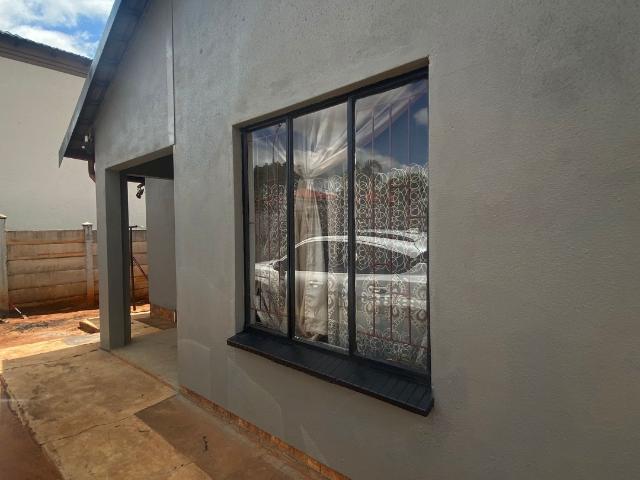 3 Bedroom House For Sale in Tlhabane West