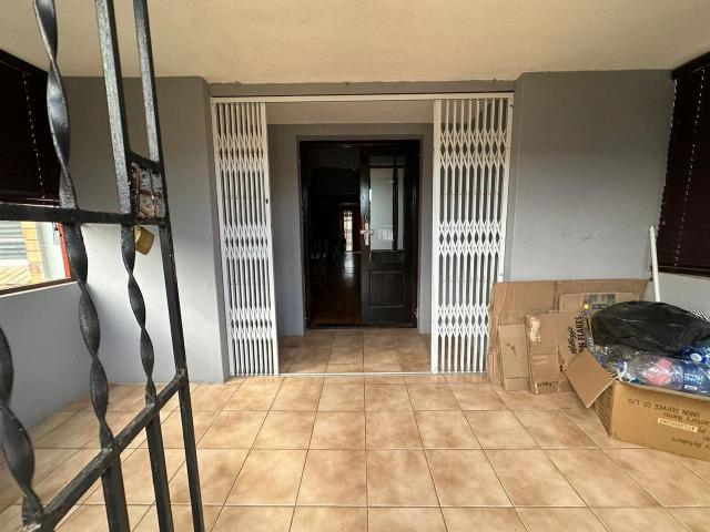 3 Bedroom House For Sale in Uitenhage Central