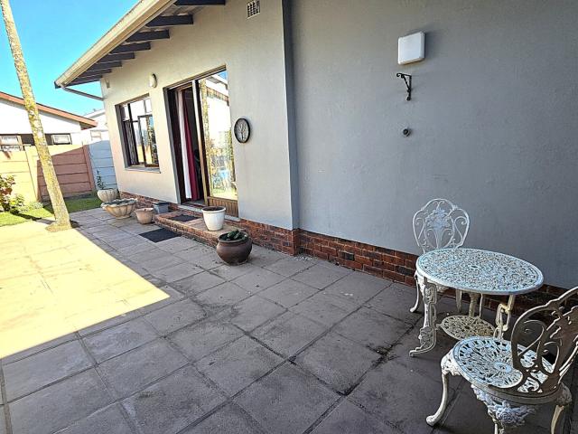 3 Bedroom House For Sale in Uvongo Beach