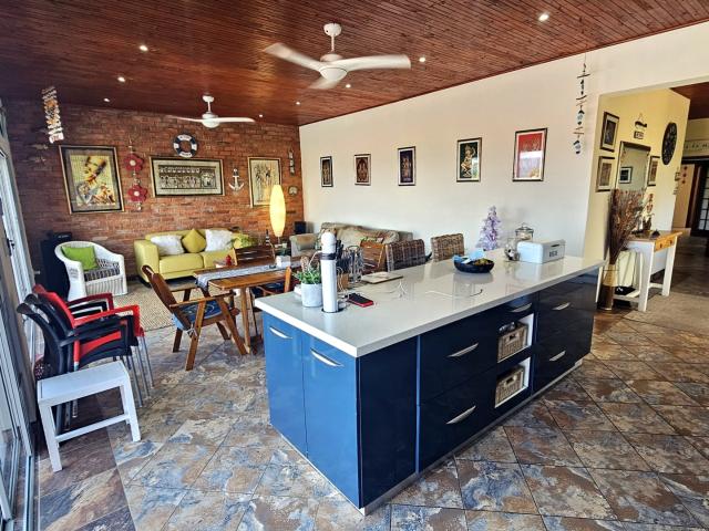 3 Bedroom House For Sale in Uvongo
