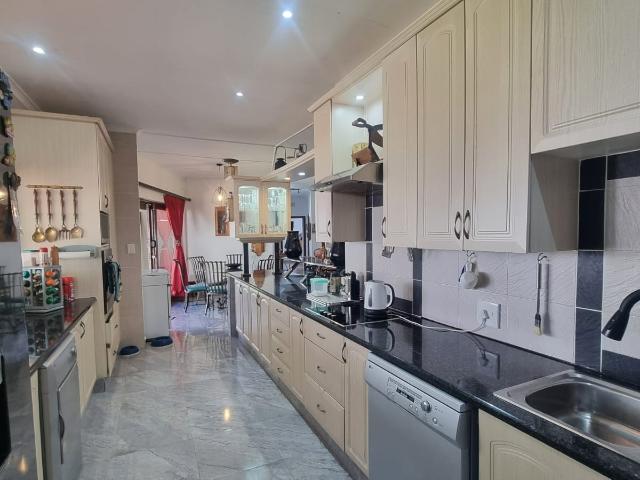 3 Bedroom House For Sale in Uvongo