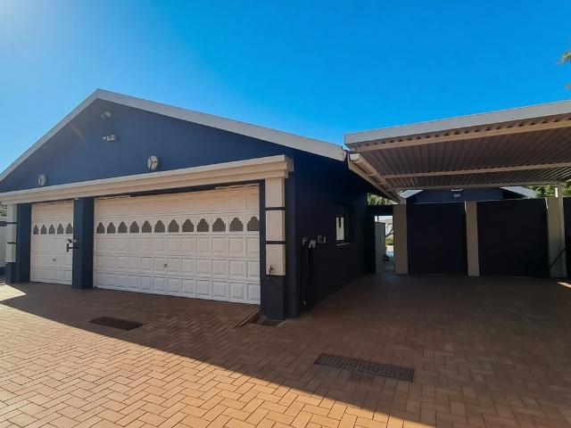 3 Bedroom House For Sale in Uvongo