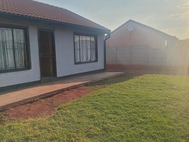 3 Bedroom House For Sale in Vosloorus Ext 8