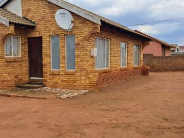 3 Bedroom House For Sale in Vosloorus Ext 2