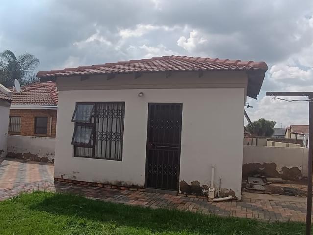 3 Bedroom House For Sale in Vosloorus