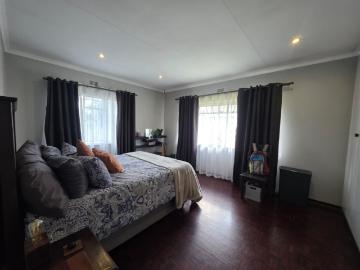 3 Bedroom House For Sale in Vaalpark
