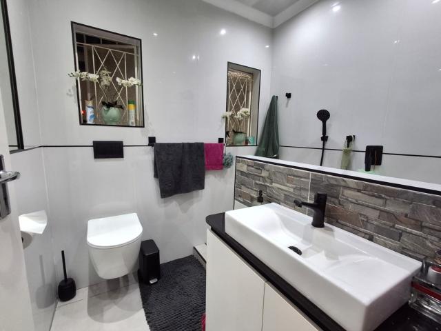 3 Bedroom House For Sale in Vaalpark