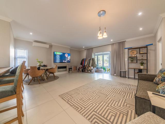 3 Bedroom House For Sale in Val de Vie Estate