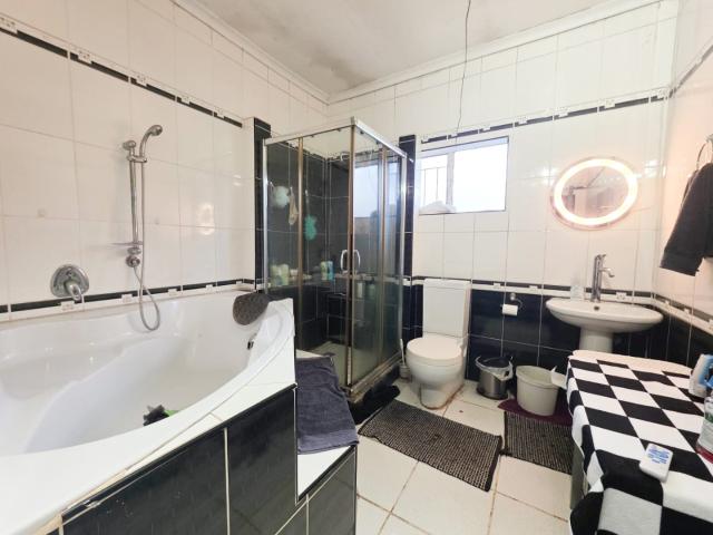 3 Bedroom House For Sale in Valhalla