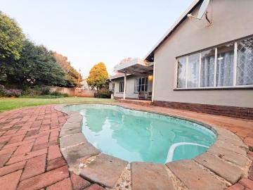 3 Bedroom House For Sale in Valhalla
