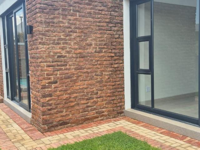 3 Bedroom House For Sale in Van Der Hoff Park