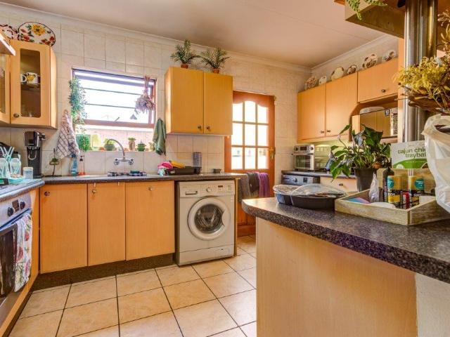 3 Bedroom House For Sale in Van Riebeeck Park
