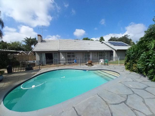 3 Bedroom House For Sale in Van Riebeeck Park